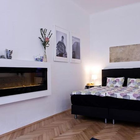 Prague Center Apartment With Fireplace Buitenkant foto